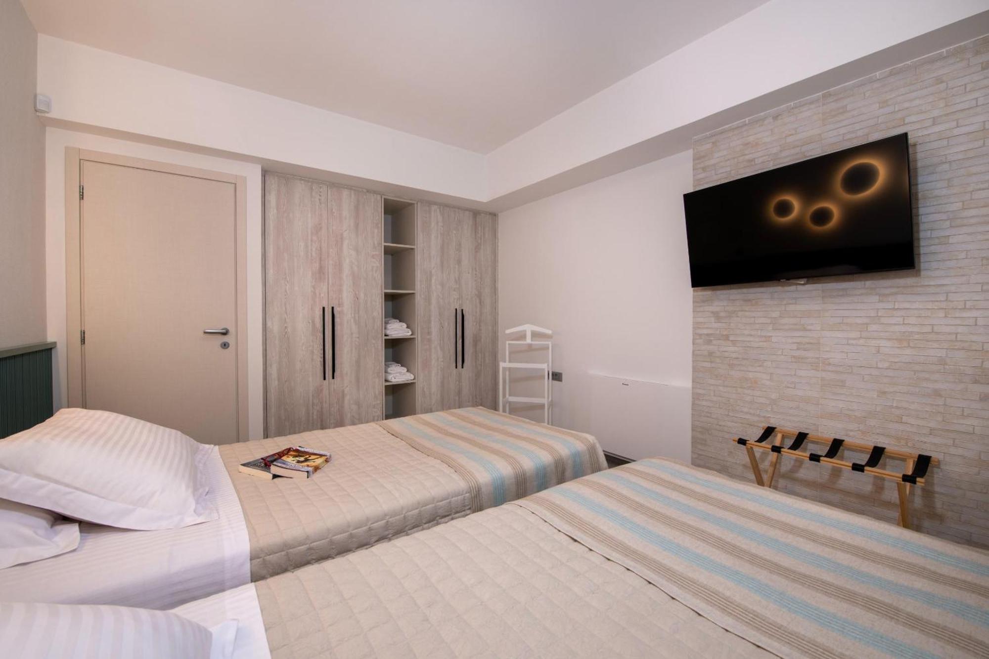 Flos Apartments Korakiai Bagian luar foto