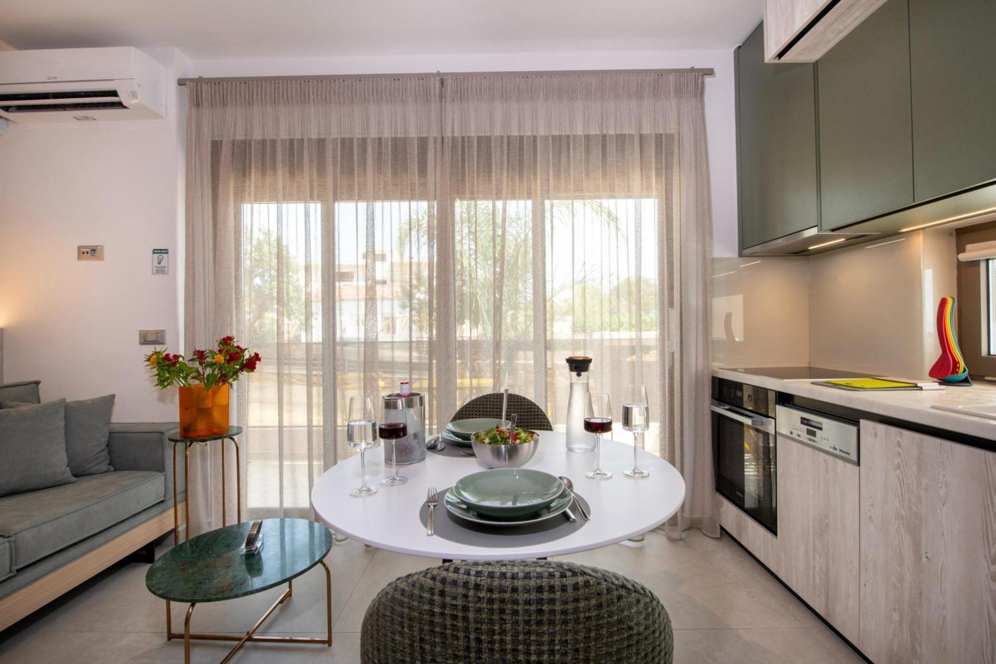 Flos Apartments Korakiai Bagian luar foto